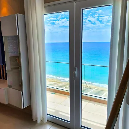 Infinity House By Klv 아르고스톨리온